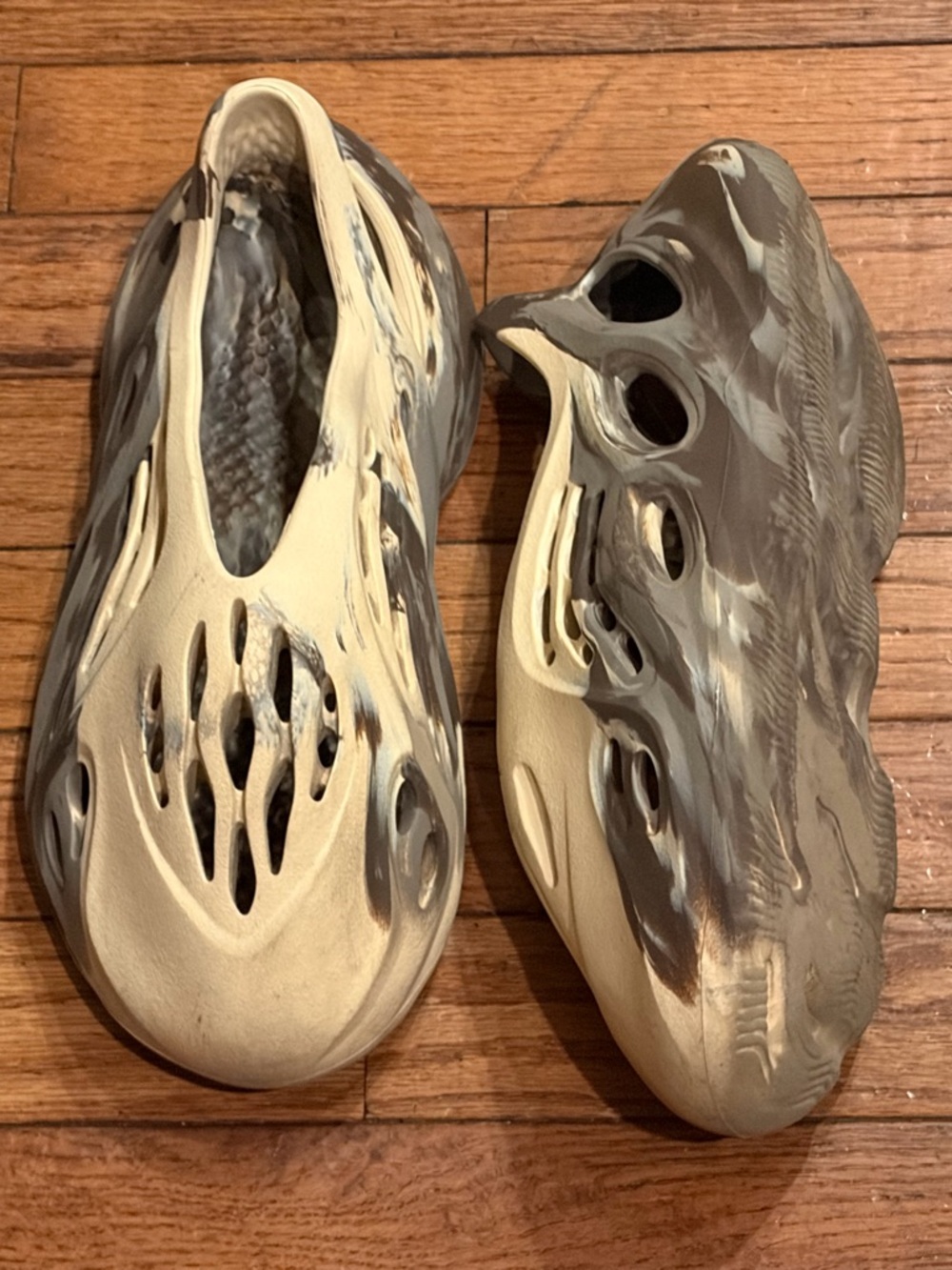 Adidas Yeezy Foam Runner MXT Sneakers in Moon Cream Gray Size 7 unisex